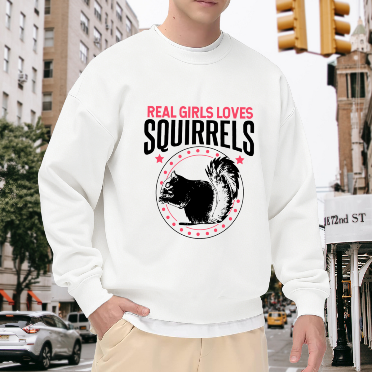 Real Girls Loves Squirrels Sweatshirt | Funny Squirrel Lover Graphic Crewneck, Vintage Animal Pullover Top, Gift for Women Who Love Squirrels