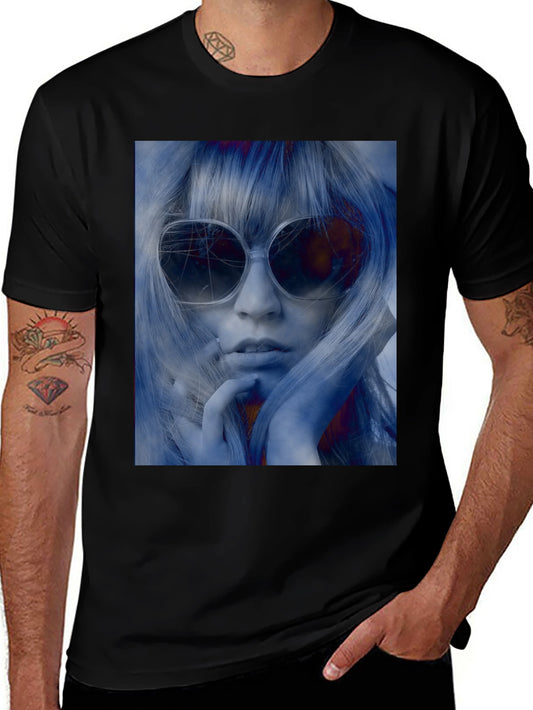 Retro Chic Tee: Black T-Shirt with Sunglasses Woman Print