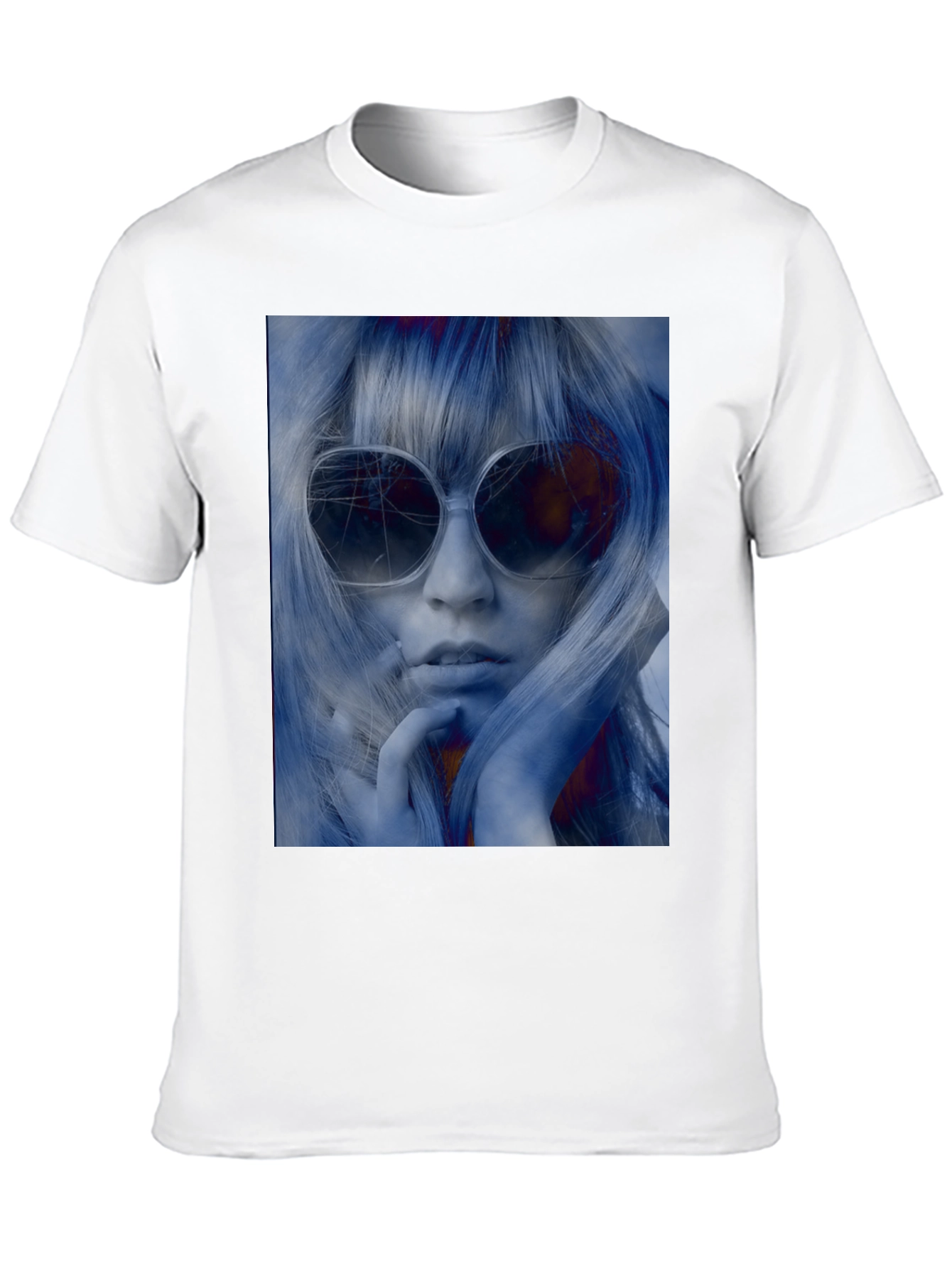Retro Chic Tee: Black T-Shirt with Sunglasses Woman Print