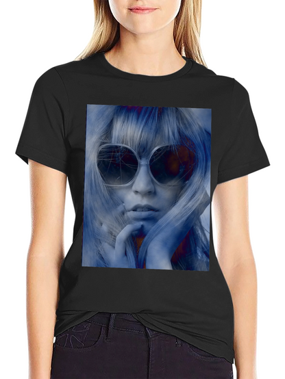 Retro Chic Tee: Black T-Shirt with Sunglasses Woman Print