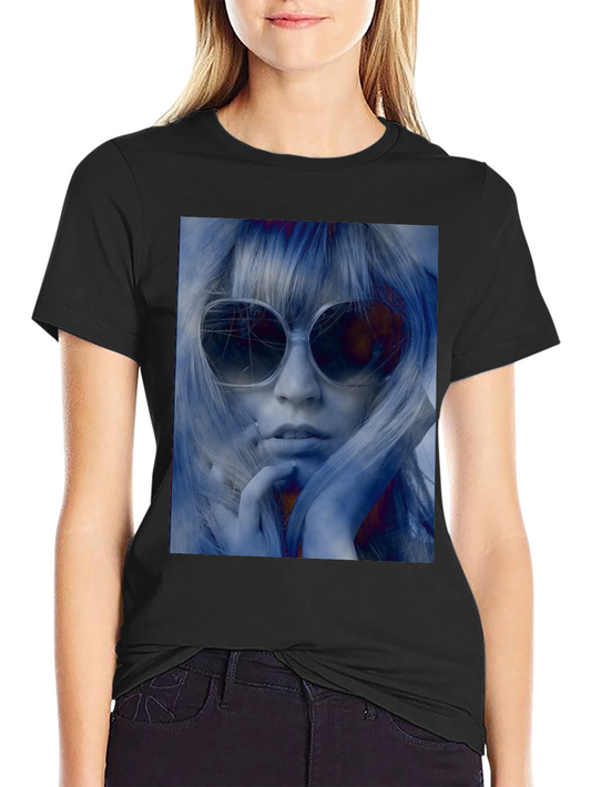 Retro Chic Tee: Black T-Shirt with Sunglasses Woman Print