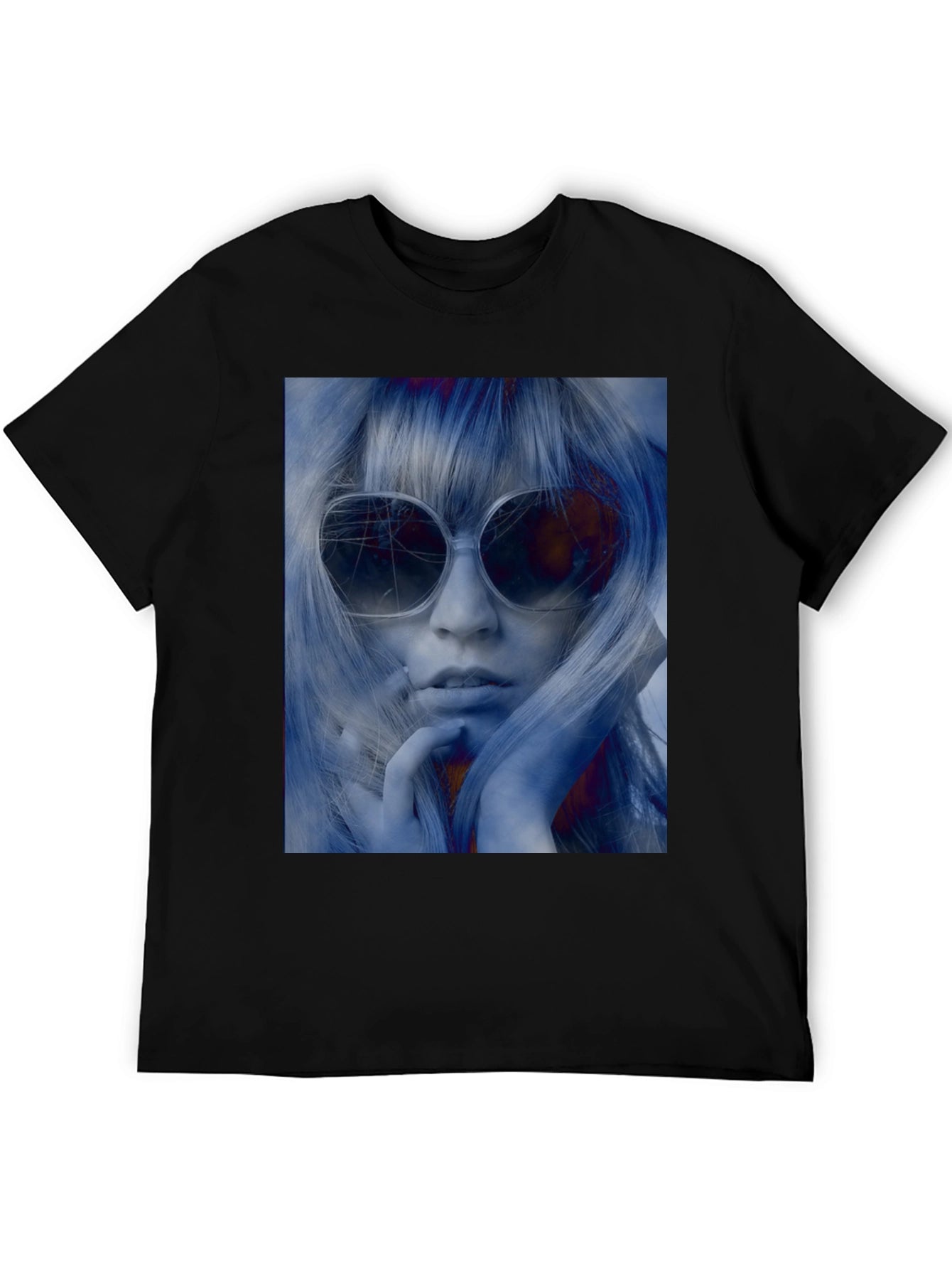 Retro Chic Tee: Black T-Shirt with Sunglasses Woman Print