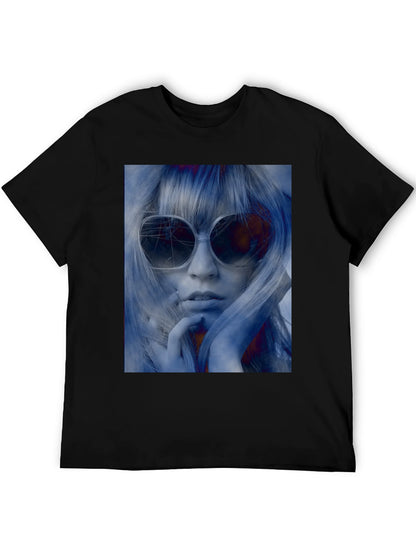 Retro Chic Tee: Black T-Shirt with Sunglasses Woman Print