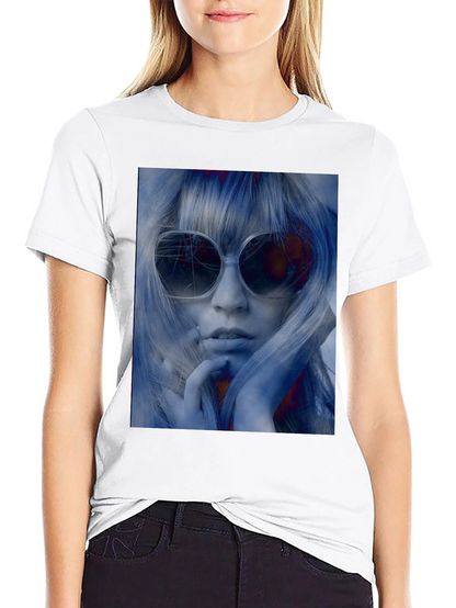 Retro Chic Tee: Black T-Shirt with Sunglasses Woman Print