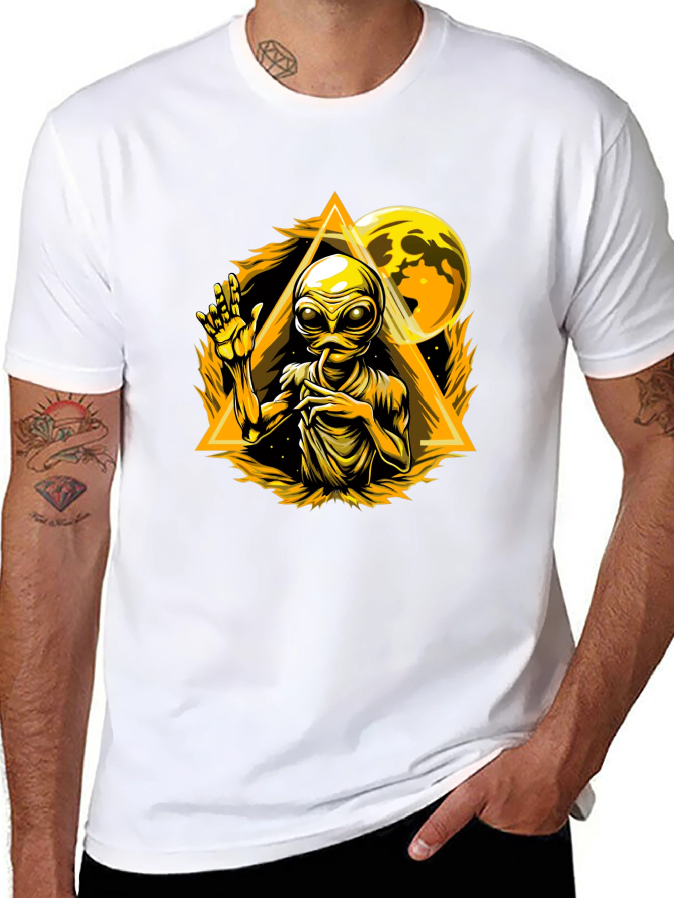 Alien Graphic T-Shirt - Sci-Fi Design