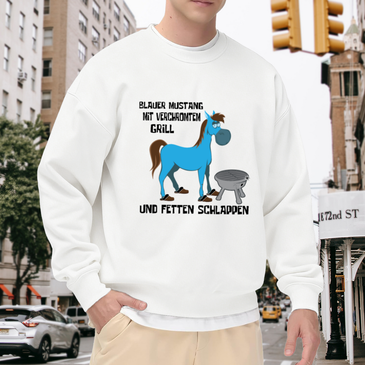 Blue Mustang Cartoon Sweatshirt | Funny Horse Grill Graphic Crewneck, German Text Humor Pullover Top, BBQ Lover Gift for Men Women