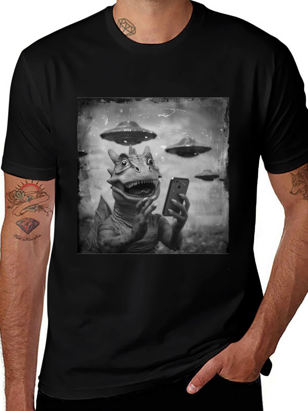 Retro Alien Lizard Selfie Graphic Tee